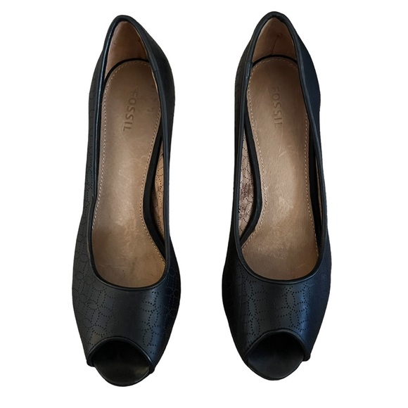 Fossil Women’s Size 10 Black Perforated Peep Toe Heels. - Picture 5 of 10